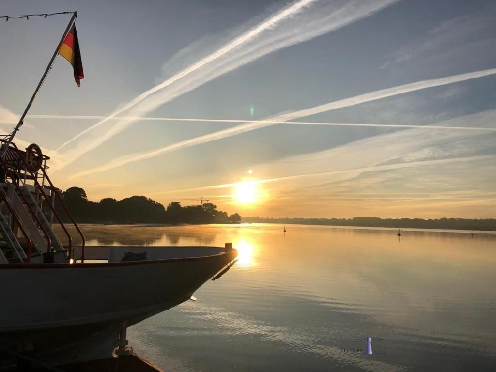Hausboot Fjord Nordstern Mit Dachterrasse In Schleswig Hotell Eksteriør bilde